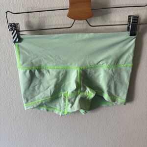 Lululemon boogie shorts green size 4